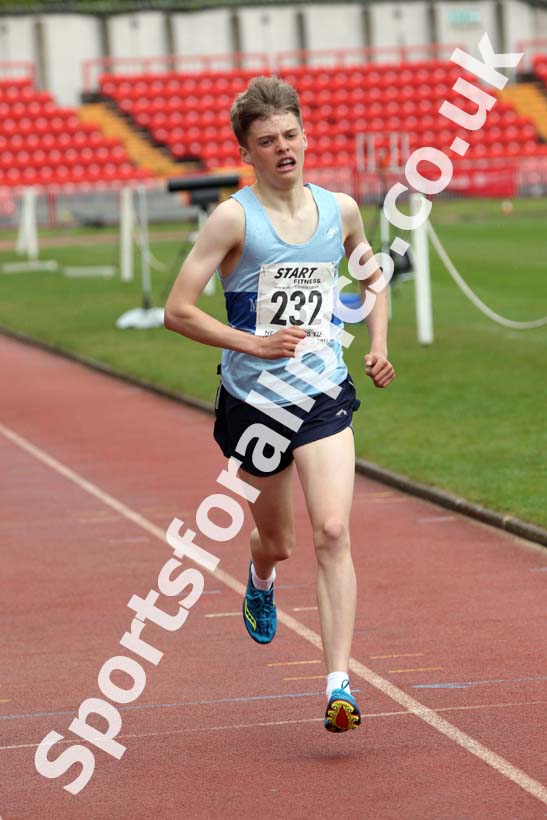 Boys under-15s 1500 metres, North Eastern Champs, Gateshead Stadium. Photo: David T. Hewitson/Sports for All Pics